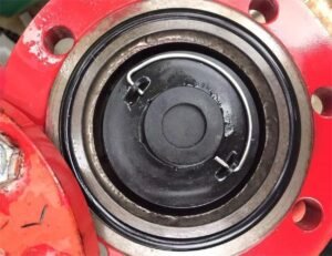 an lube filter element installed in an columnar equipment